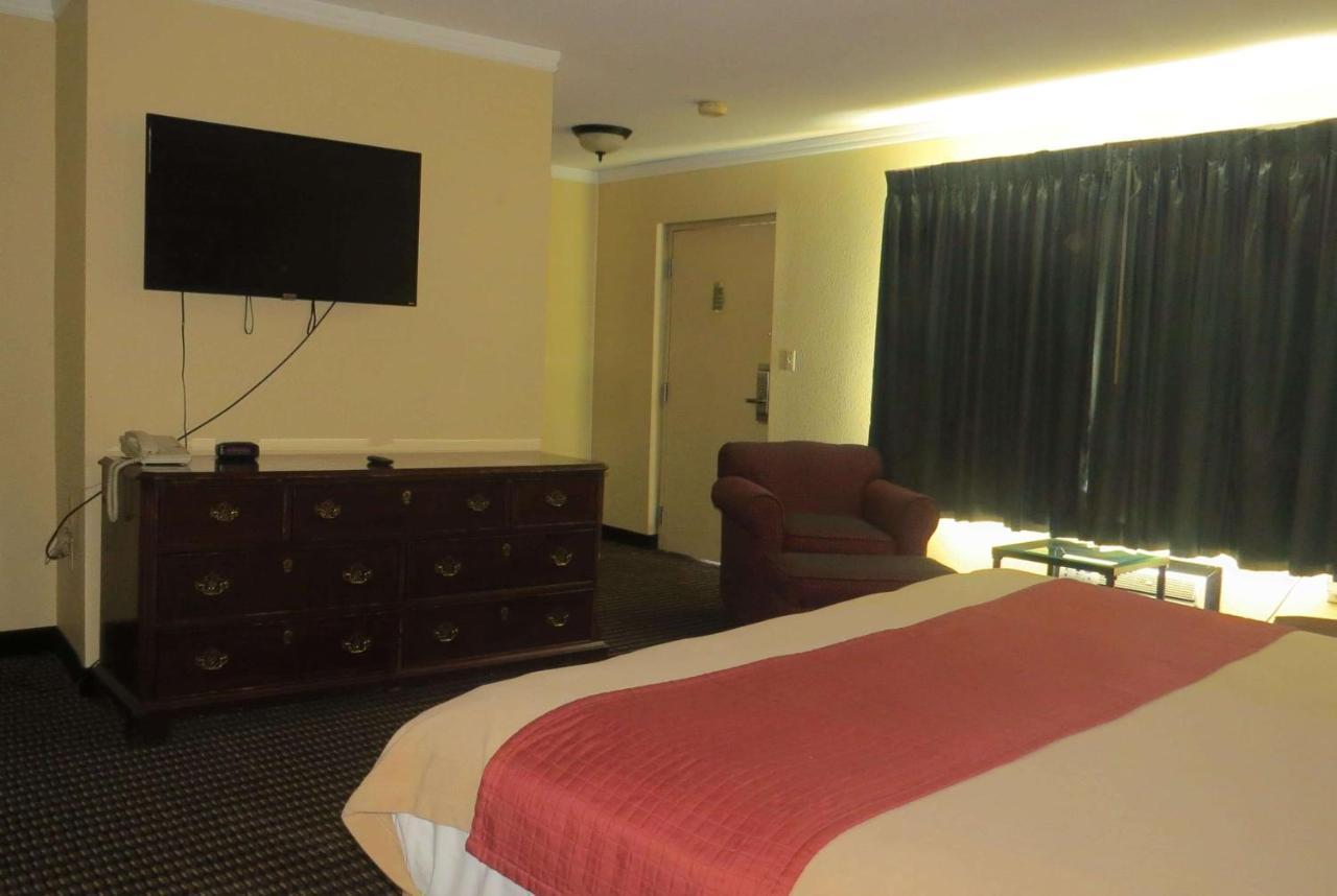 Travelodge By Wyndham Stratton Εξωτερικό φωτογραφία