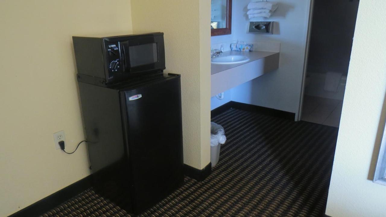 Travelodge By Wyndham Stratton Εξωτερικό φωτογραφία